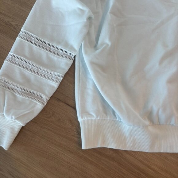 ** Evereve Lorel Crewneck sweatshirt with eyelet detail size XS - Picture 3 of 8
